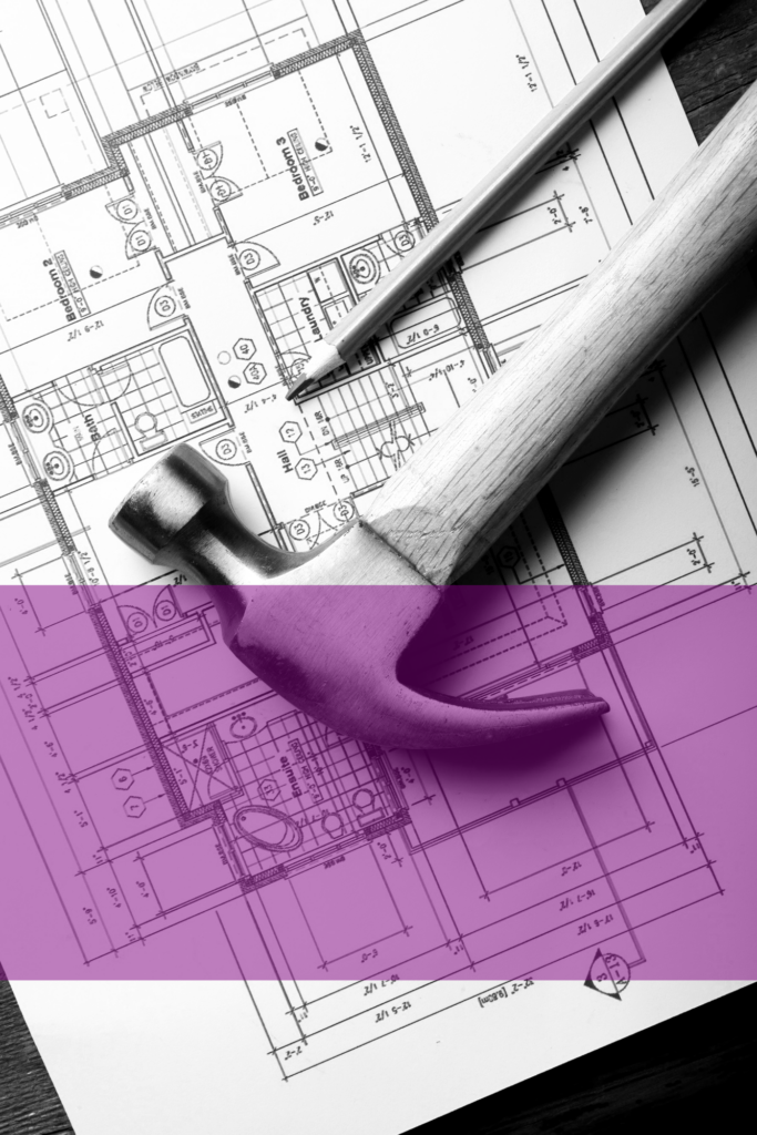 Bauplan mit Hammer